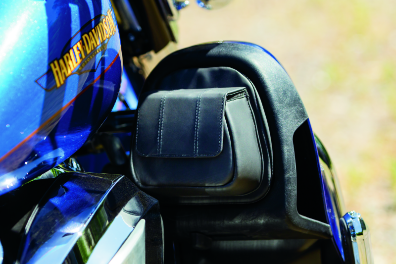 Load image into Gallery viewer, Kuryakyn Fairing Lower Door Pockets
