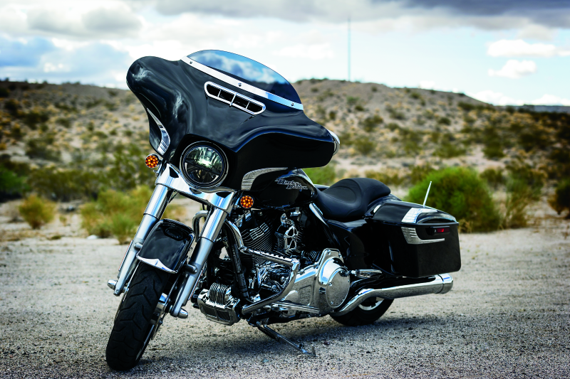 Load image into Gallery viewer, Kuryakyn Smooth Windshield Trim 14-Up Touring Chrome
