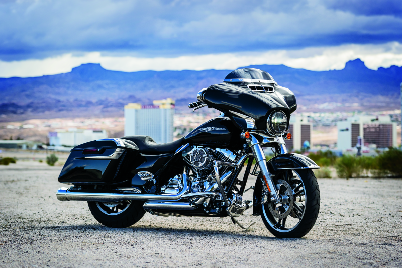 Load image into Gallery viewer, Kuryakyn Smooth Windshield Trim 14-Up Touring Chrome
