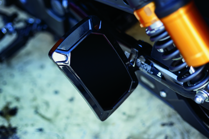 Load image into Gallery viewer, Kuryakyn Nova Curved Vertical Mount Side License Plate Holder Gloss Black
