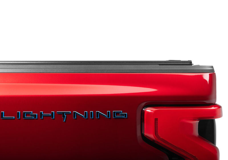 Load image into Gallery viewer, Retrax 21-22 Ford F-150 Super Crew/Super Cab (Incl. 2022 Lightning) 5.5ft Bed RetraxPRO MX
