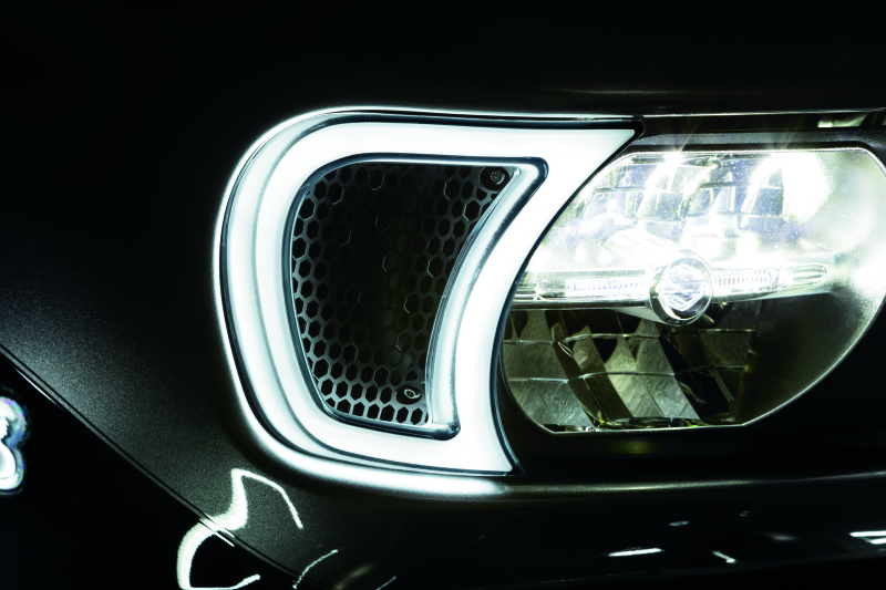 Load image into Gallery viewer, Kuryakyn Tracer Headlight Vent Accents Road Glide
