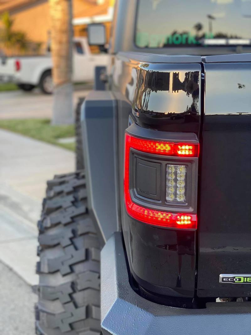 Load image into Gallery viewer, Oracle Jeep Gladiator JT Flush Mount LED Tail Lights
