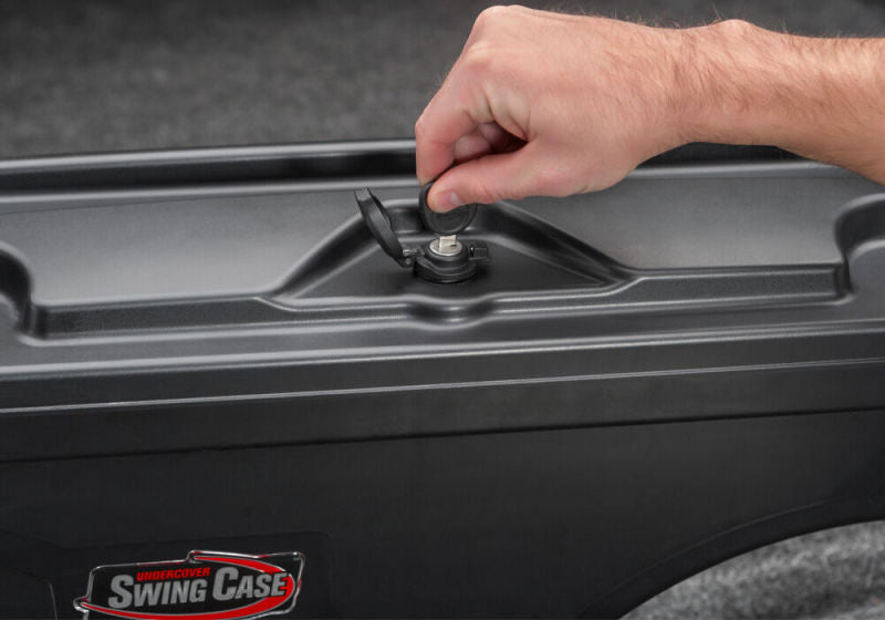 Load image into Gallery viewer, UnderCover 07-18 Chevy Silverado 1500 (19 Legacy) Drivers Side Swing Case - Black Smooth
