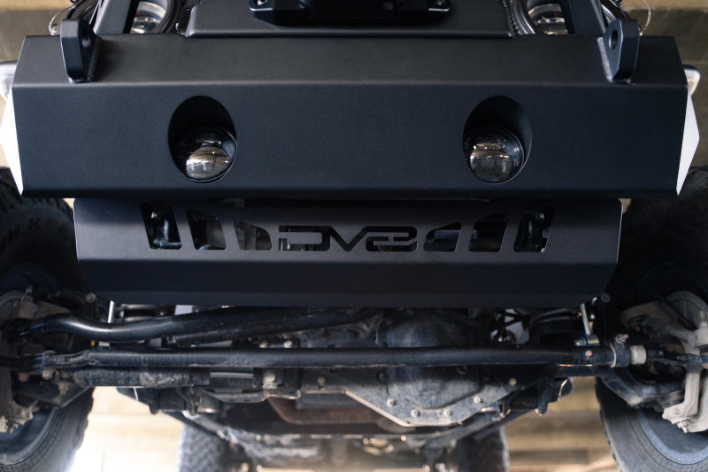 Load image into Gallery viewer, DV8 Offroad 18-23 Jeep Wrangler JL/JT Front Bumper Sway-Bar Disconnect Motor Skid Plate
