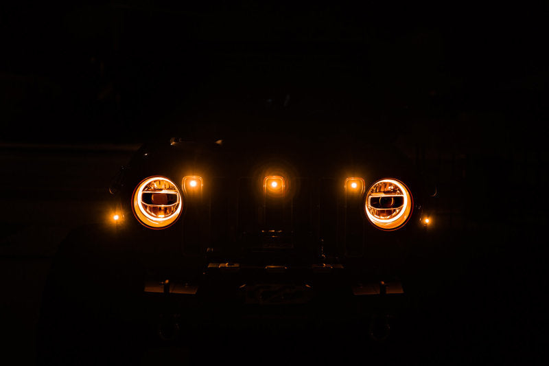 Load image into Gallery viewer, DV8 Offroad 2018+ Jeep JL Grill Amber Marker Lights
