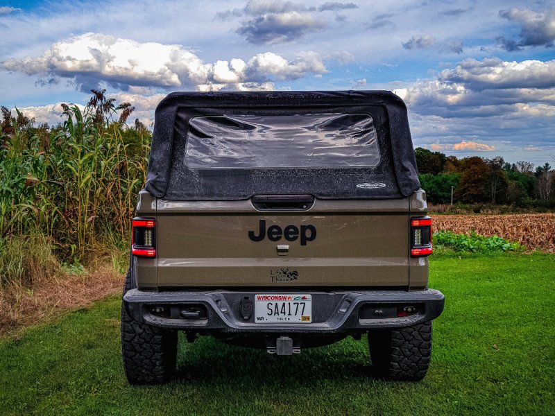 Load image into Gallery viewer, Oracle Jeep Gladiator JT Flush Mount LED Tail Lights
