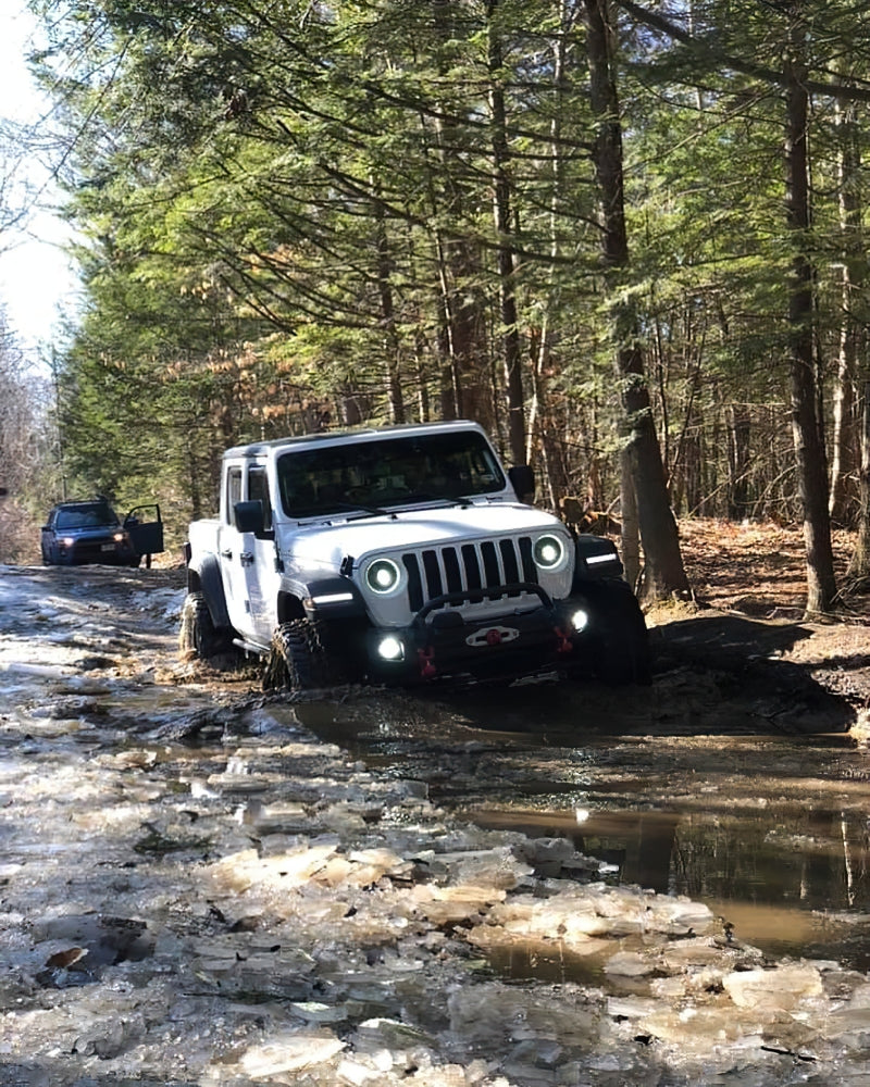 Load image into Gallery viewer, Oracle Jeep JL/Gladiator JT Oculus Switchback Bi-LED Projector Headlights - Amber/White Switchback
