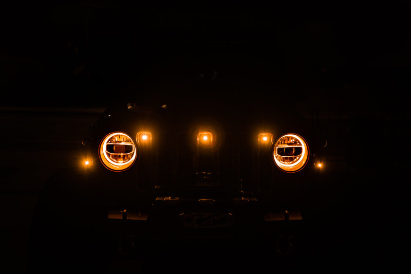 Load image into Gallery viewer, DV8 Offroad 2018+ Jeep JL Grill Amber Marker Lights
