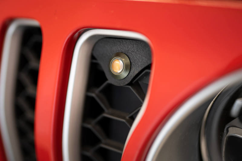 Load image into Gallery viewer, DV8 Offroad 2018+ Jeep JL Grill Amber Marker Lights
