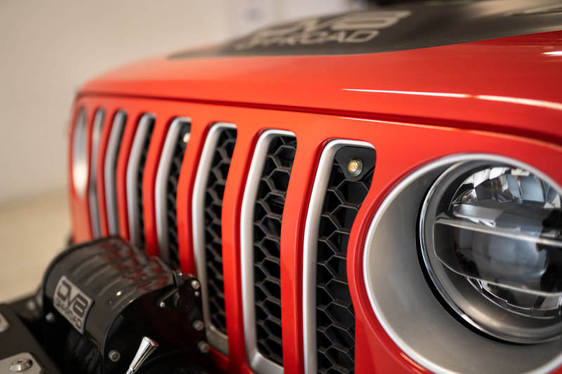 Load image into Gallery viewer, DV8 Offroad 2018+ Jeep JL Grill Amber Marker Lights
