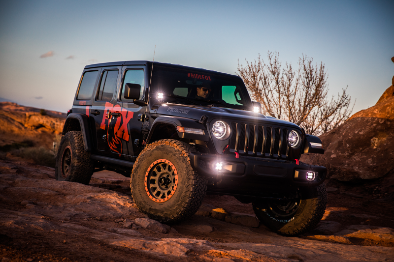 Load image into Gallery viewer, Fox 2018+ Jeep JL 2.5 Factory Race Series 10.17in Remote Res. Front Shock Set / 2-3in. Lift w/ DSC
