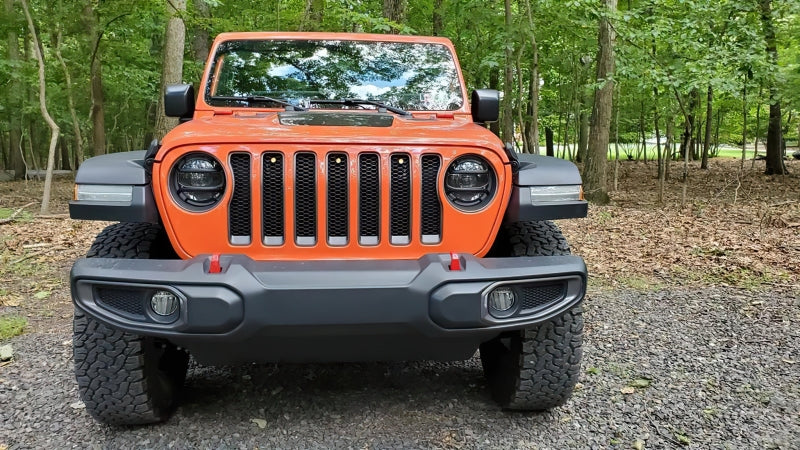 Load image into Gallery viewer, Oracle Pre-Runner Style LED Grille Kit for Jeep Wrangler JL - White

