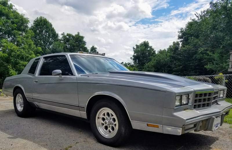 Load image into Gallery viewer, UMI Performance 78-88 GM G-Body Lowering Spring Front 2in Lowering
