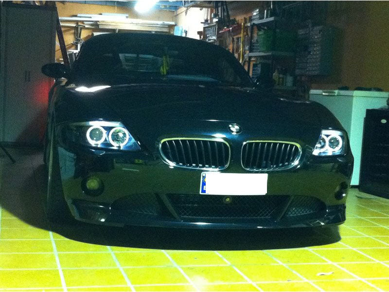Load image into Gallery viewer, Spyder BMW Z4 03-08 Projector Headlights Xenon/HID Model Only - LED Halo Black PRO-YD-BMWZ403-HID-BK
