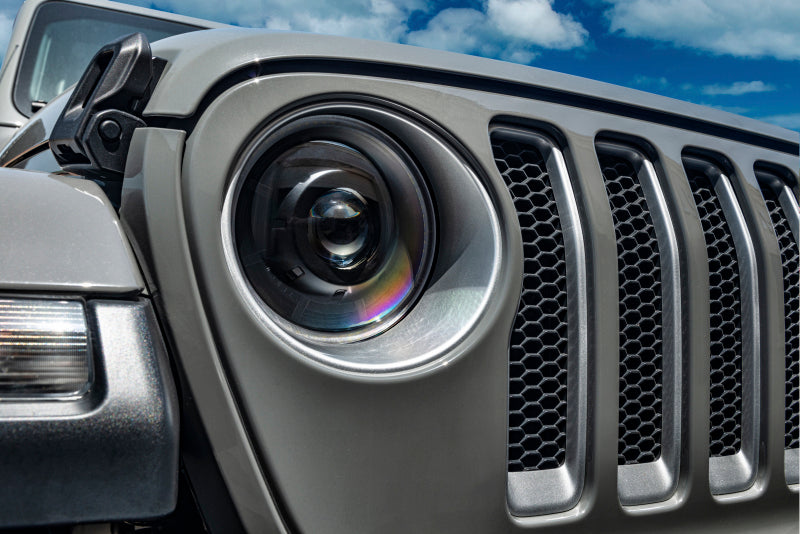 Load image into Gallery viewer, Oracle Jeep JL/Gladiator JT Oculus Switchback Bi-LED Projector Headlights - Amber/White Switchback
