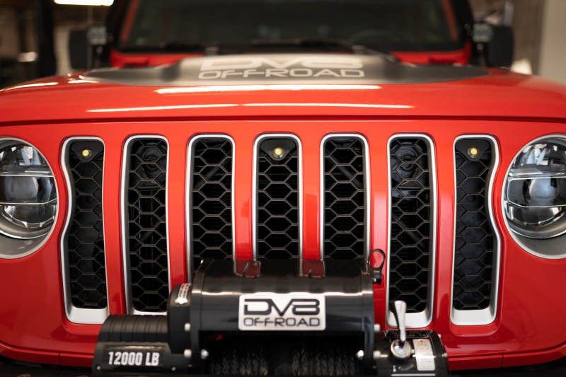 Load image into Gallery viewer, DV8 Offroad 2018+ Jeep JL Grill Amber Marker Lights
