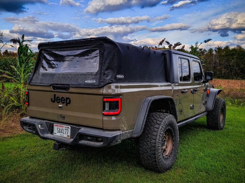 Load image into Gallery viewer, Oracle Jeep Gladiator JT Flush Mount LED Tail Lights
