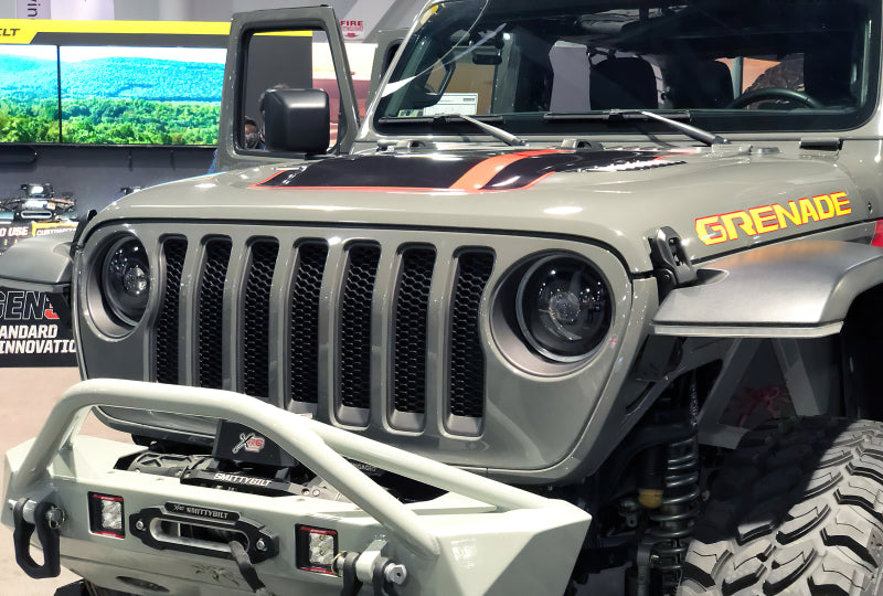 Load image into Gallery viewer, Oracle Jeep JL/Gladiator JT Oculus Switchback Bi-LED Projector Headlights - Amber/White Switchback
