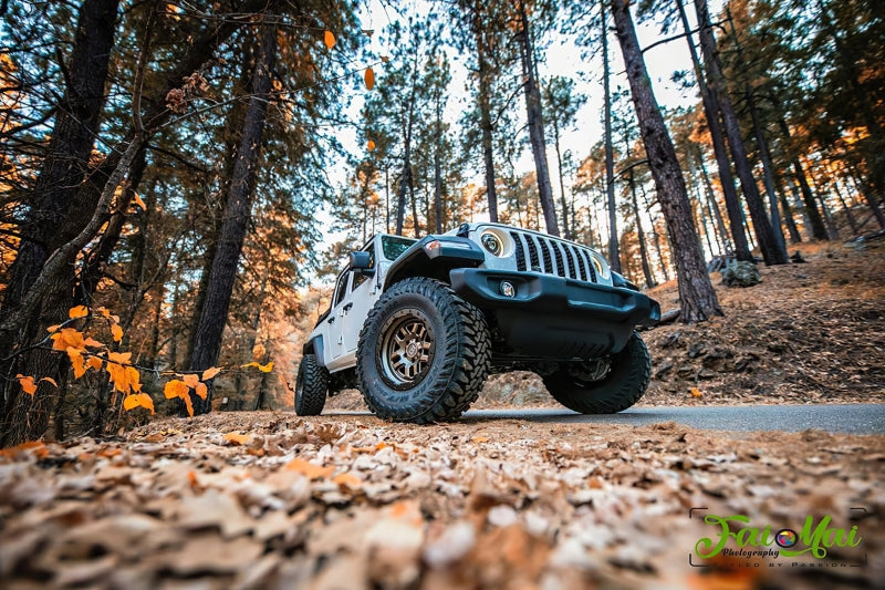Load image into Gallery viewer, Oracle Jeep JL/Gladiator JT Oculus Switchback Bi-LED Projector Headlights - Amber/White Switchback
