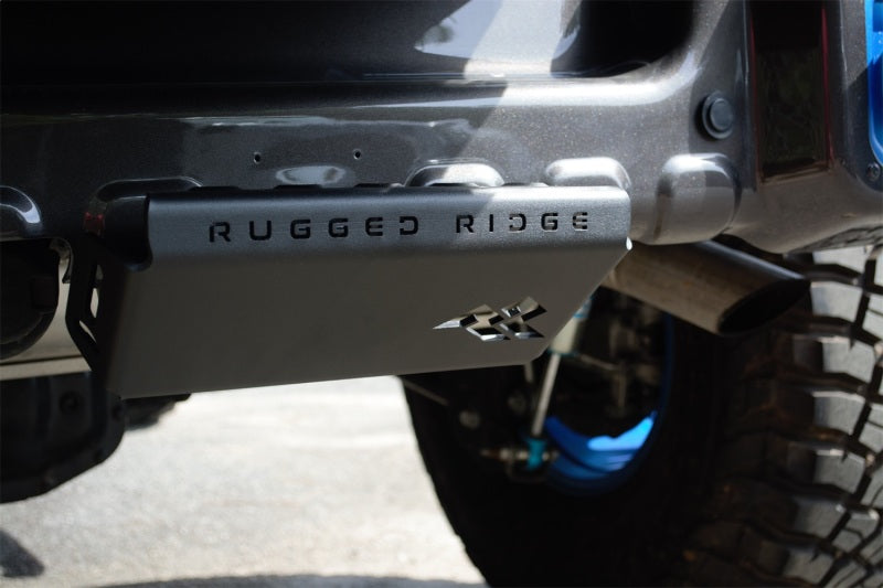 Load image into Gallery viewer, Rugged Ridge 07-23 Jeep Wrangler JK/JKU/JL/JLU &amp; 20-23 Gladiator Hitch Skid Plate 2in. Rec - Tex Blk

