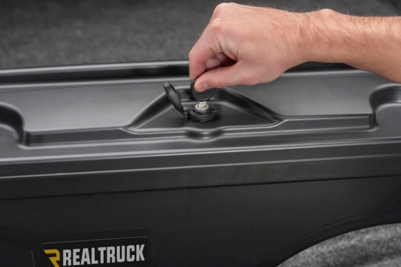 Load image into Gallery viewer, UnderCover 07-18 Chevy Silverado 1500 (19 Legacy) Drivers Side Swing Case - Black Smooth
