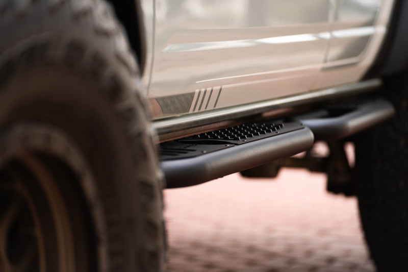 Load image into Gallery viewer, DV8 Offroad 21-22 Ford Bronco OE Plus Series Side Steps
