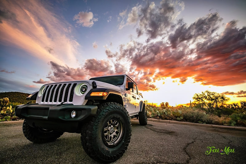 Load image into Gallery viewer, Oracle Jeep JL/Gladiator JT Oculus Switchback Bi-LED Projector Headlights - Amber/White Switchback
